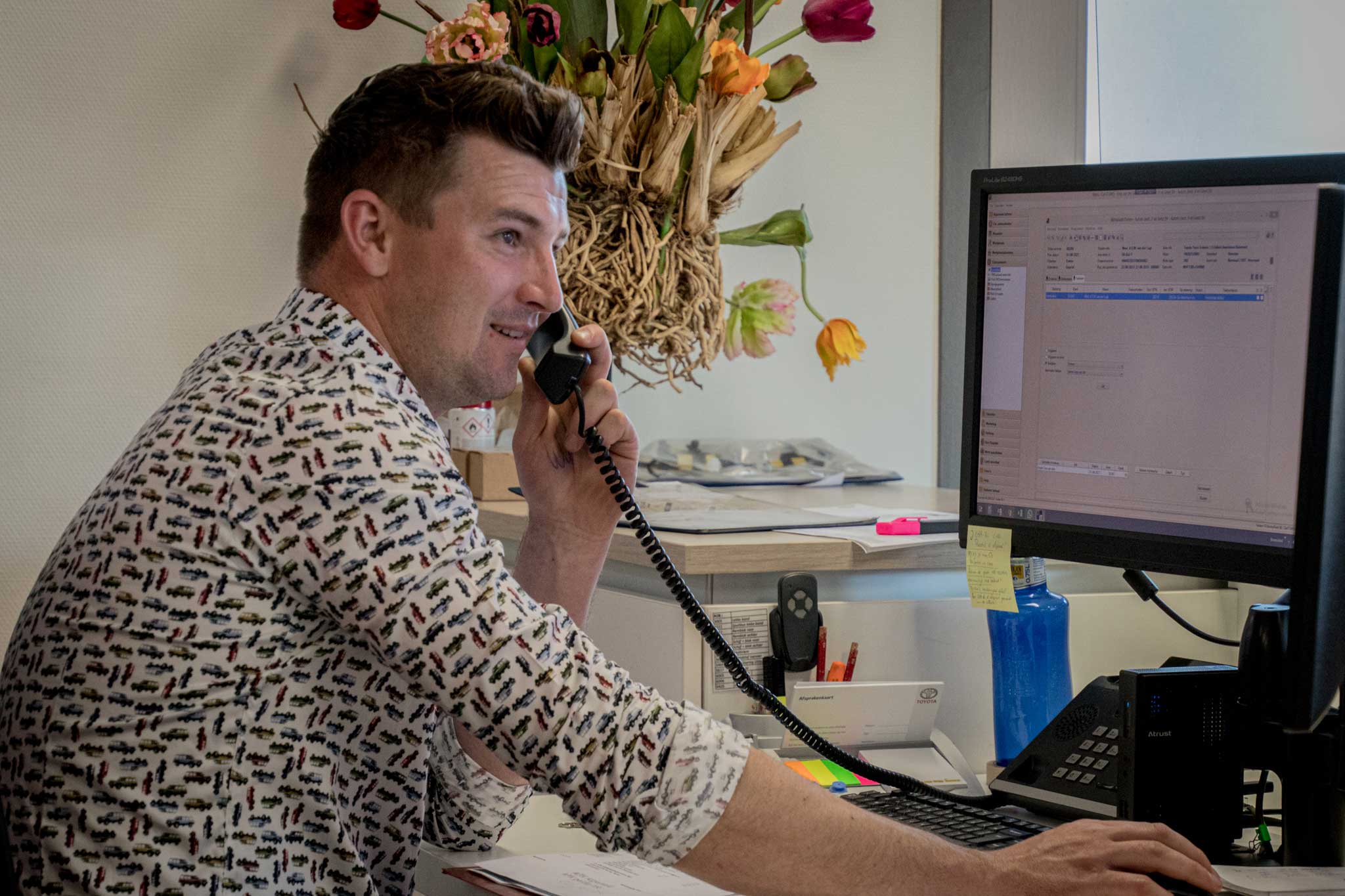 Joep-van-der-Geest-Aftersales-receptie-magazijn) Joep-van-der-Geest-Aftersales-receptie-magazijn)